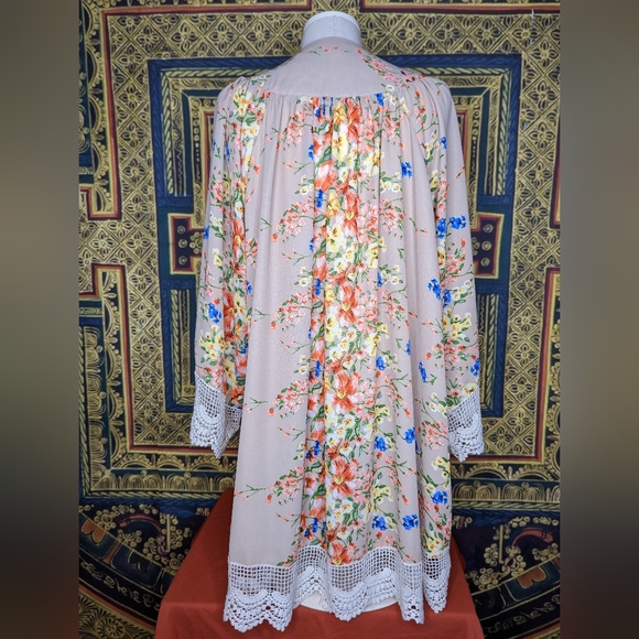 Umgee Floral Kimono With White Lace Trim  Size M/L - Picture 4 of 6